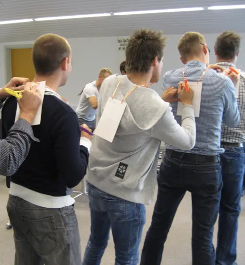 'Praise on back' is an outstanding method for testing a series of ways of praising each other in the team.