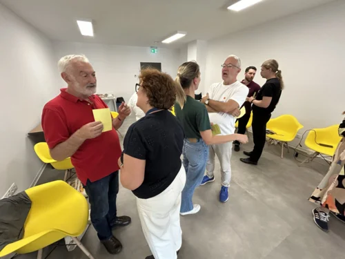 Talk about the things you and your team want to become better at in your internal meetings. There are plenty of new solutions. If you want new solutions for your team meetings, they are right here waiting.